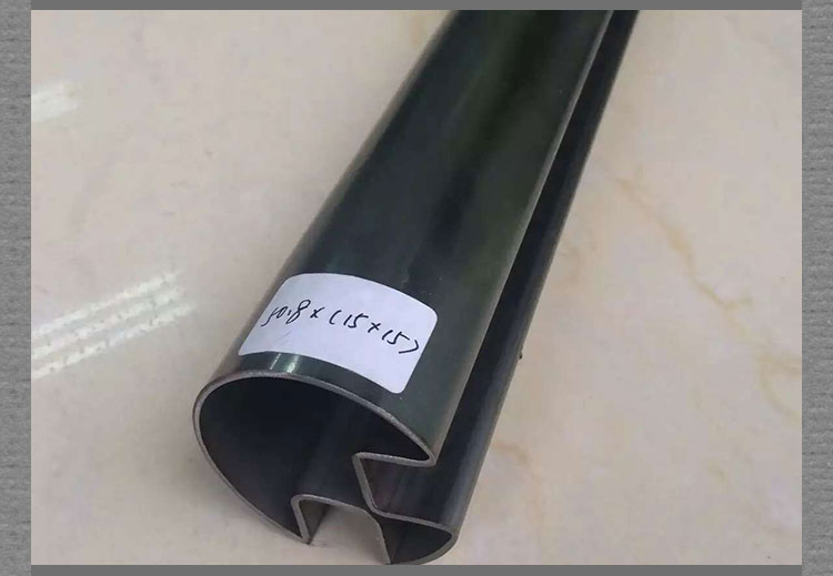 90°度不锈钢凹槽管