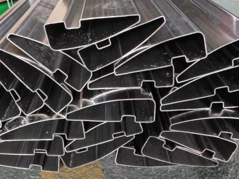 如何采用恒电位法对不锈钢异型管进行腐蚀疲劳检测？