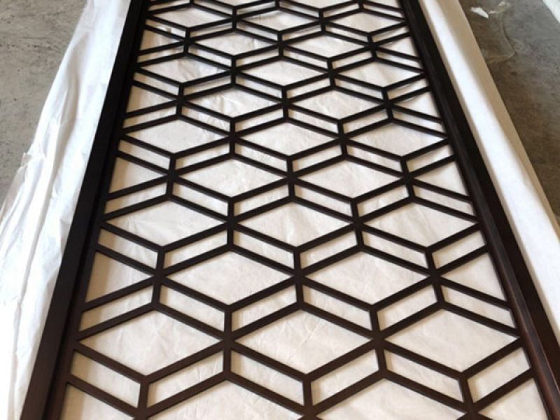 为什么现在的人都会去选择不锈钢屏风？不锈钢屏风和木质屏风的区别？