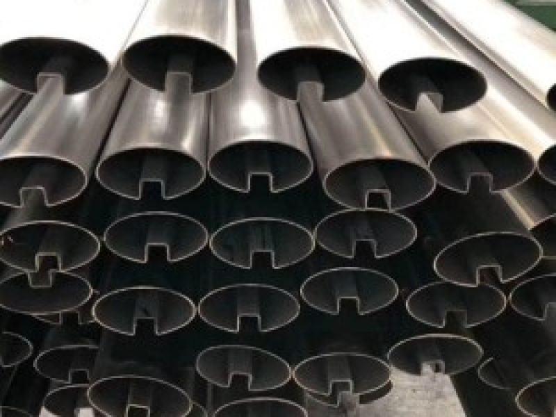 导致不锈钢凹槽管应力腐蚀破裂出现多变形态的原因是什么？